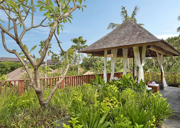 Legian Beach Hotel 4*