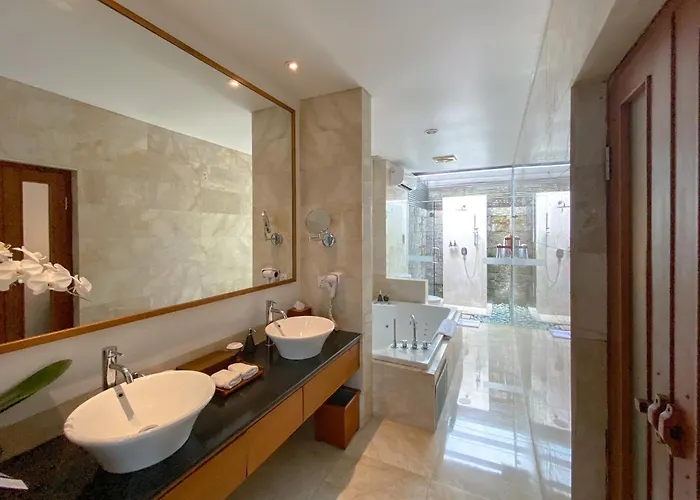 Hotel Legian Beach Hotel 4*