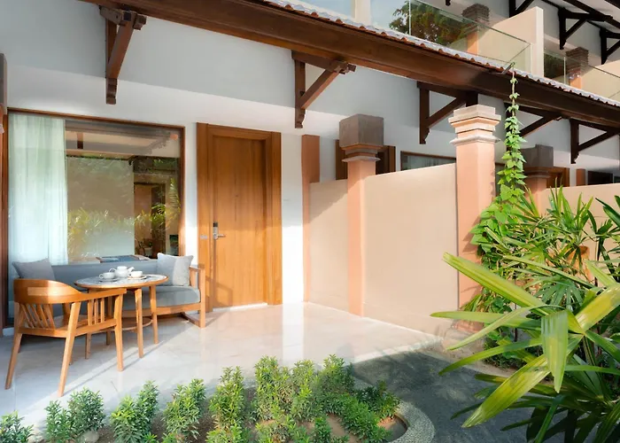 Legian Beach Hotel 4*